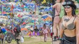 Na festivalu v Glastonbury to žije: Potkáte lidi v kravích kostýmech, naháče nebo potetované rockery