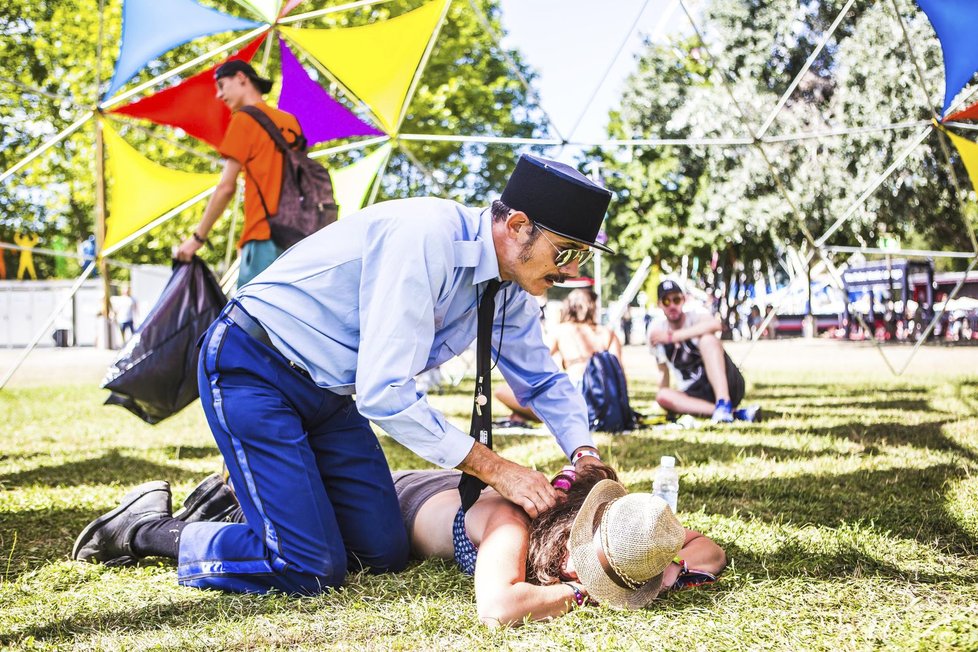 Sedmadvacátý ročník festivalu Sziget v Budapešti byl opět plný svobody, zábavy, dobré nálady a nebál se ani překročit hranici konvencí a upozorňovat na palčivé problémy ve společnosti. Navíc stále pracuje na tom, aby byl více ekologický