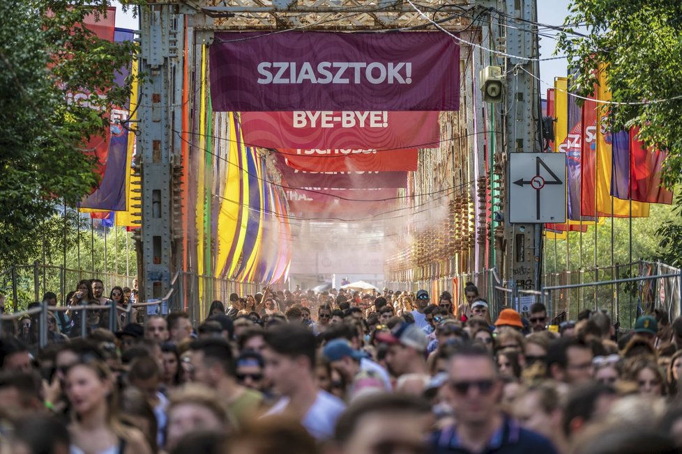 Sedmadvacátý ročník festivalu Sziget v Budapešti byl opět plný svobody, zábavy, dobré nálady a nebál se ani překročit hranici konvencí a upozorňovat na palčivé problémy ve společnosti. Navíc stále pracuje na tom, aby byl více ekologický