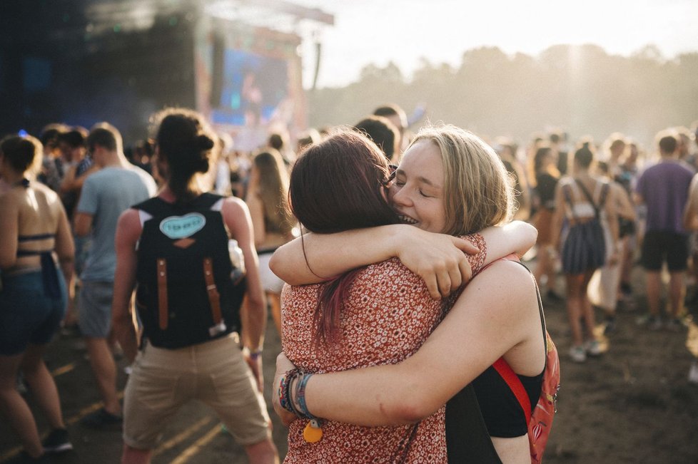 Sedmadvacátý ročník festivalu Sziget v Budapešti byl opět plný svobody, zábavy, dobré nálady a nebál se ani překročit hranici konvencí a upozorňovat na palčivé problémy ve společnosti. Navíc stále pracuje na tom, aby byl více ekologický