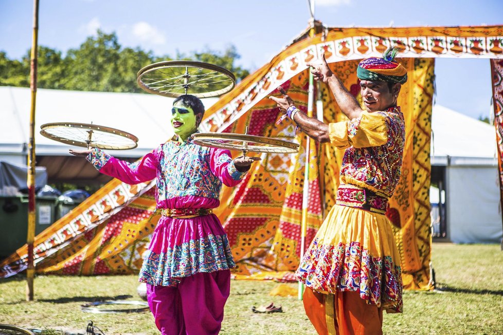 Sedmadvacátý ročník festivalu Sziget v Budapešti byl opět plný svobody, zábavy, dobré nálady a nebál se ani překročit hranici konvencí a upozorňovat na palčivé problémy ve společnosti. Navíc stále pracuje na tom, aby byl více ekologický