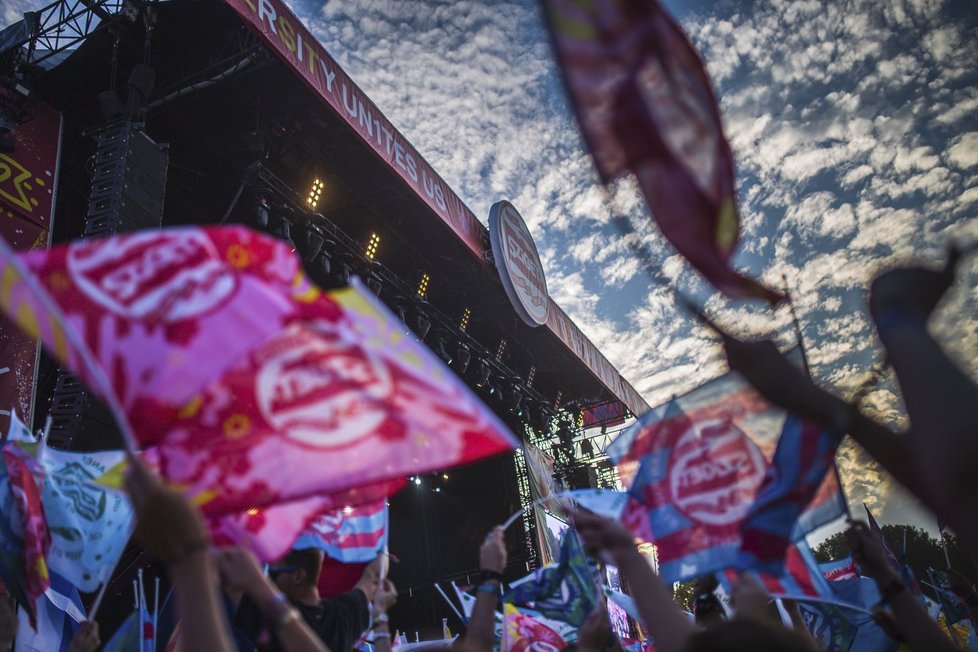 Sedmadvacátý ročník festivalu Sziget v Budapešti byl opět plný svobody, zábavy, dobré nálady a nebál se ani překročit hranici konvencí a upozorňovat na palčivé problémy ve společnosti. Navíc stále pracuje na tom, aby byl více ekologický