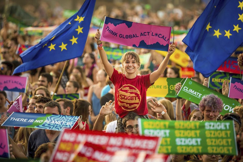 Sedmadvacátý ročník festivalu Sziget v Budapešti byl opět plný svobody, zábavy, dobré nálady a nebál se ani překročit hranici konvencí a upozorňovat na palčivé problémy ve společnosti. Navíc stále pracuje na tom, aby byl více ekologický