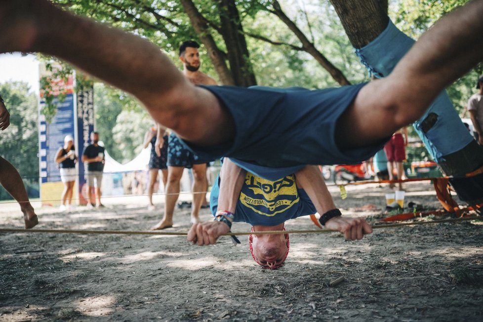 Sedmadvacátý ročník festivalu Sziget v Budapešti byl opět plný svobody, zábavy, dobré nálady a nebál se ani překročit hranici konvencí a upozorňovat na palčivé problémy ve společnosti. Navíc stále pracuje na tom, aby byl více ekologický