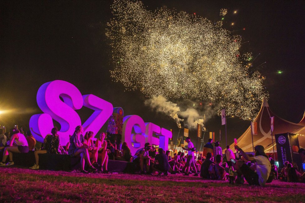 Sedmadvacátý ročník festivalu Sziget v Budapešti byl opět plný svobody, zábavy, dobré nálady a nebál se ani překročit hranici konvencí a upozorňovat na palčivé problémy ve společnosti. Navíc stále pracuje na tom, aby byl více ekologický