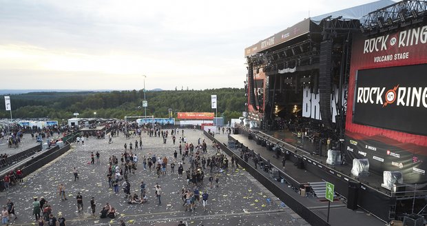 Kvůli teroristické hrozbě byl v Německu přerušen rockový festival: Fanoušci museli místo opustit