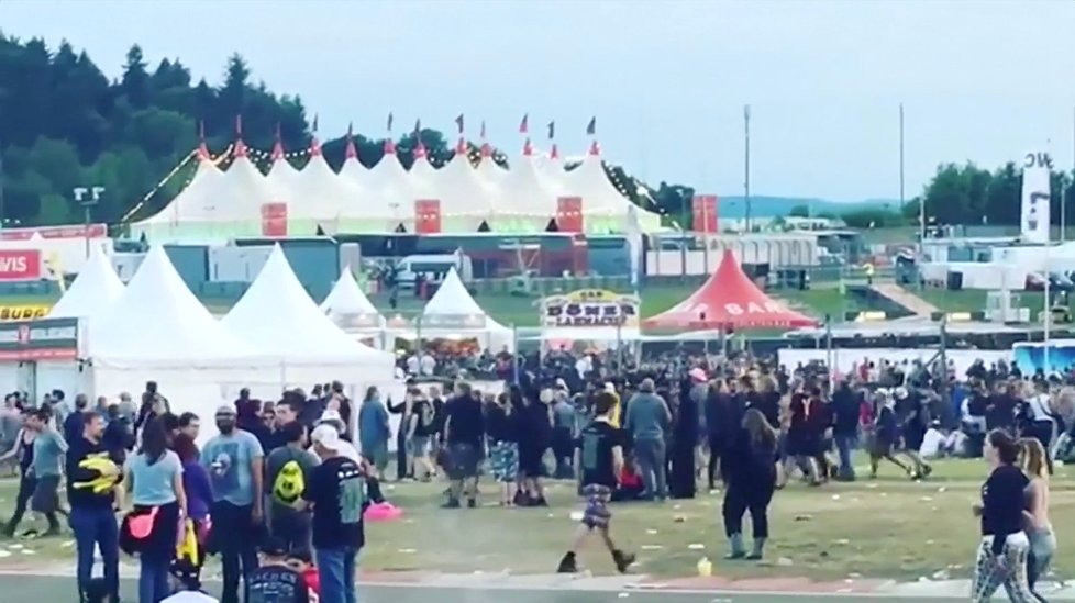 Rockový festival Rock am Ring musel být přerušen kvůli teroristické hrozbě.