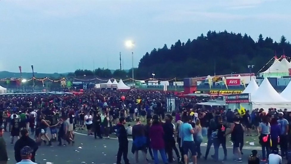 Rockový festival Rock am Ring musel být přerušen kvůli teroristické hrozbě.