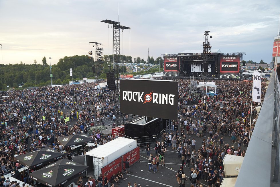 Rockový festival Rock am Ring musel být přerušen kvůli teroristické hrozbě.