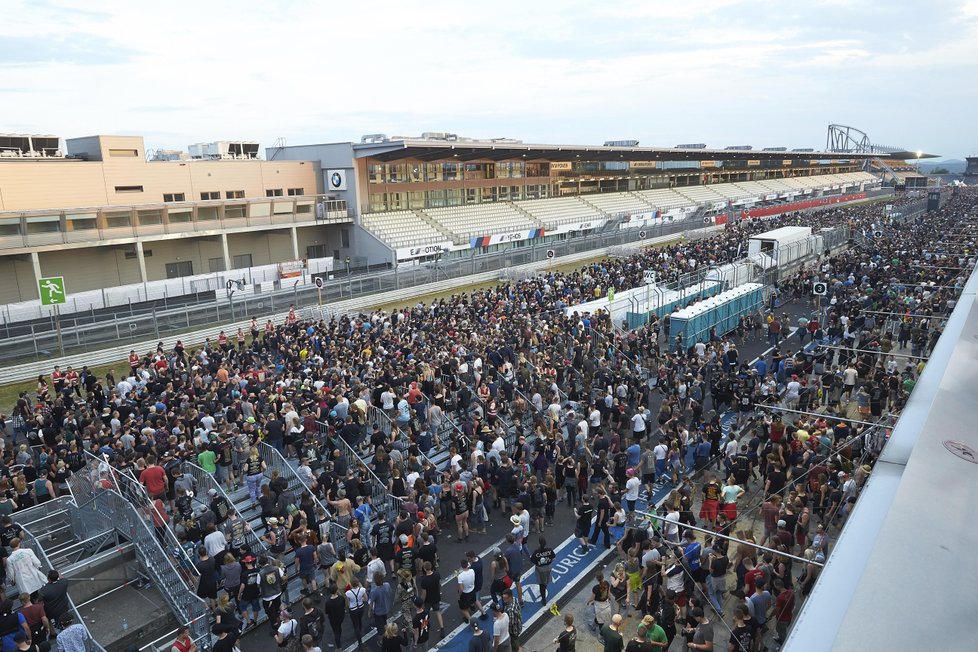 Rocký festival Rock am Ring musel být přerušen kvůli teroristické hrozbě.