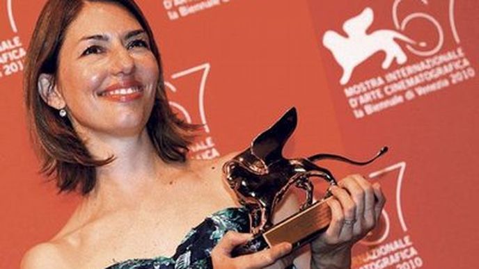 Festival v Benátkách vyhrála novinka Sophie Coppolové