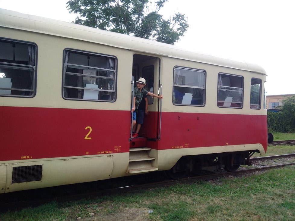 Tahákem bylo i cestování historickým vlakem