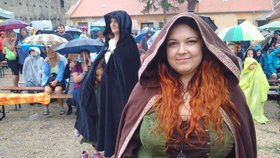 Retro zábava na Keltských slavnostech v Brně: Kovotepci, filcaři a Kabáti v sukních