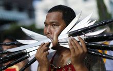 Extrémní festival v Thajsku: Ti ale mají proříznuté pusy! 