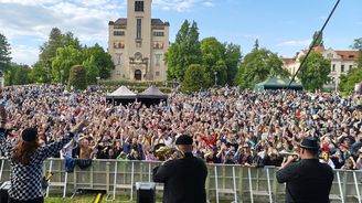 „Muzika je otvírák, lidem se pootevře duše.“ Festival Mezi ploty boří mýty a nutí nás naslouchat „Muzika je otvírák, lidem se pootevře duše.“ Festival Mezi ploty boří mýty a nutí nás naslouchat