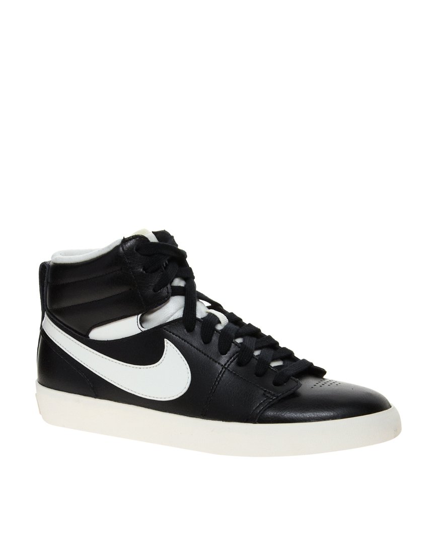 Tenisky Hally Hoop, Nike, www.asos.com, cca. 1970 Kč.