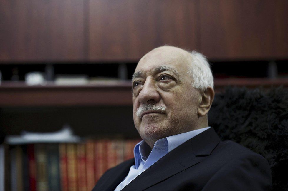 Údajný strůjce puče v Turecku: Kdo je Fethullah Gülen?