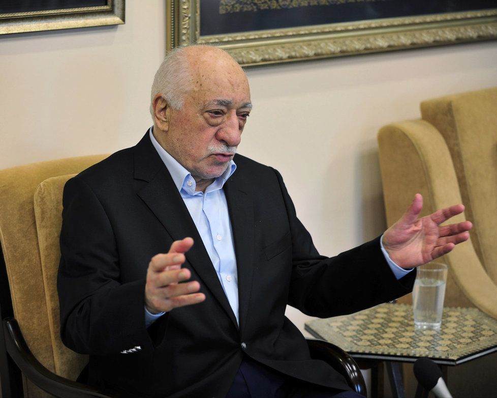 Údajný strůjce puče v Turecku: Kdo je Fethullah Gülen?