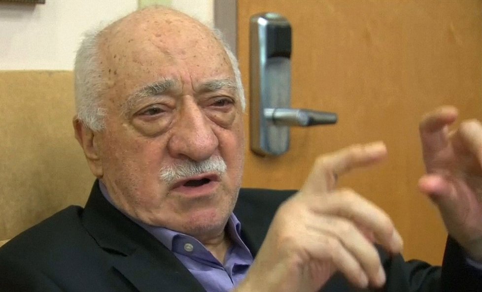 Údajný strůjce puče v Turecku: Kdo je Fethullah Gülen?