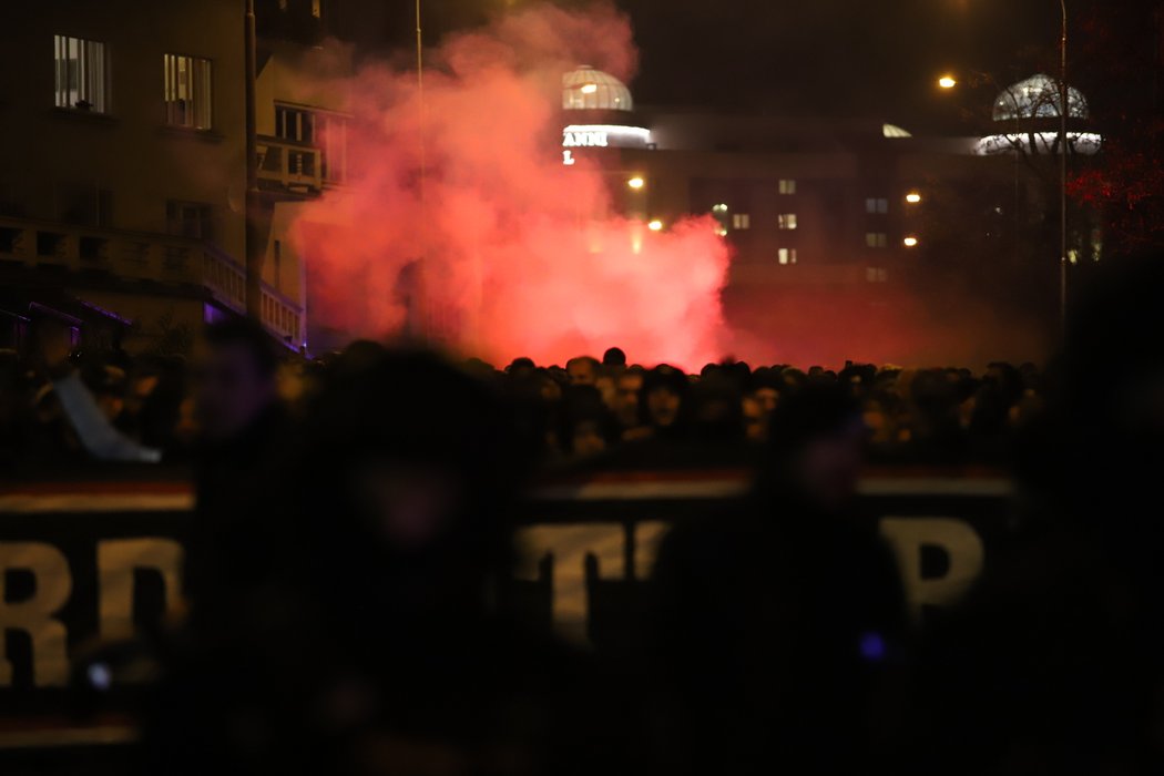 Nizozemští fanoušci na svém pochodu do Edenu.