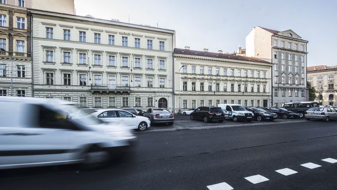 Budovy Filozofické fakulty Univerzity Karlovy v Opletalově ulici v Praze 1. Jejich přestavbou a dostavbou vznikne nové akademické centrum.