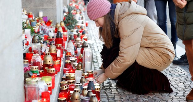 Druhé výročí tragédie na FF UK: Památku obětí střelby připomene benefiční koncert a mše