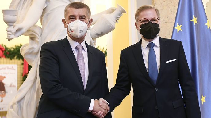 Premiér v demisi Andrej Babiš a premiér Petr Fiala.