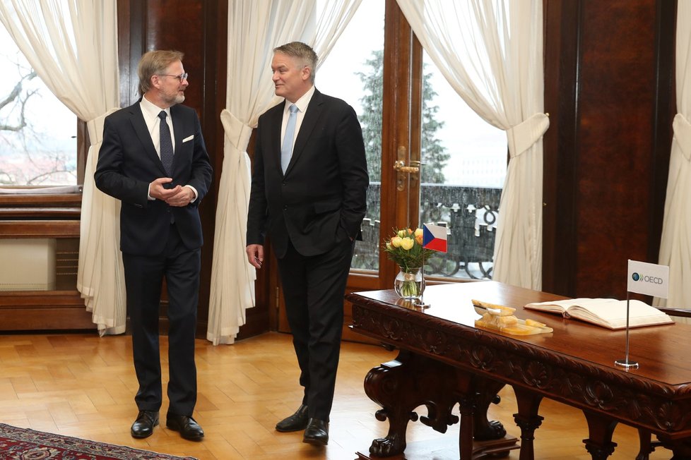 Premiér Petr Fiala (ODS) s generálním tajemníkem OECD Mathiasem Cormannem (30.3.2023)