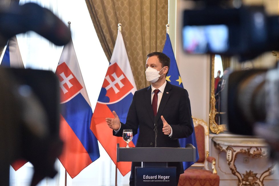 Slovenský premiér Eduard Heger na tiskové konferenci po setkání s českým premiérem Petrem Fialou (ODS) (11.1.2022)