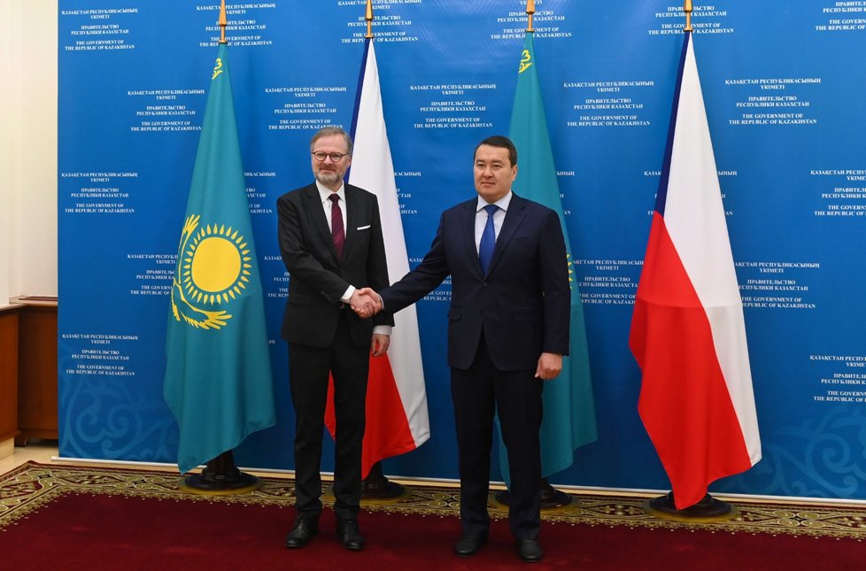 Premiér Petr Fiala jednal v závěru návštěvy Kazachstánu s předsedou vlády Kazachstánu Alichanem Smajlovem