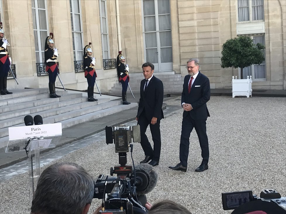 Premiér Petr Fiala (ODS) se v Paříži setkal s francouzským prezidentem Emmanuelem Macronem (7.6.2022)