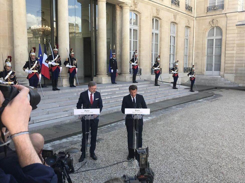 Premiér Petr Fiala (ODS) se v Paříži setkal s francouzským prezidentem Emmanuelem Macronem (7. 6. 2022)