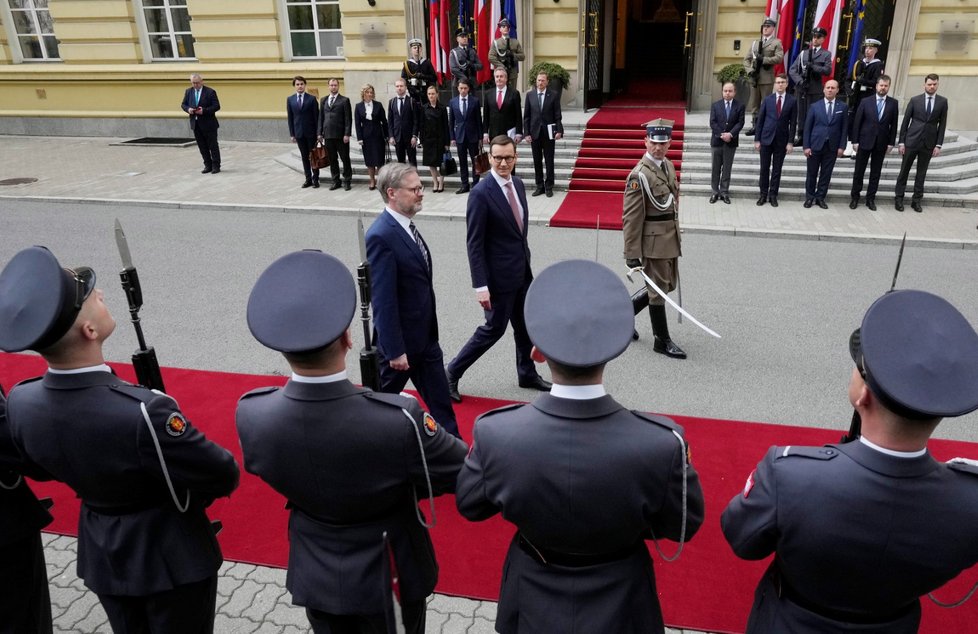 Premiér Polska Mateusz Morawiecki a premiér ČR Petr Fiala (ODS) na návštěvě ve Varšavě (29.4.2022)