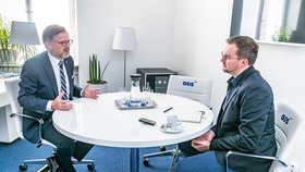 Lídr koalice Spolu Petr Fiala (ODS) v rozhovoru pro Blesk (10. 10. 2021): Rozhovor vedl Jakub Tomek (vpravo)