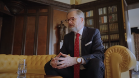 Premiér Petr Fiala (ODS) ve svém pořadu Otázky a odpovědi z Kramářovy vily (18.2.2023)