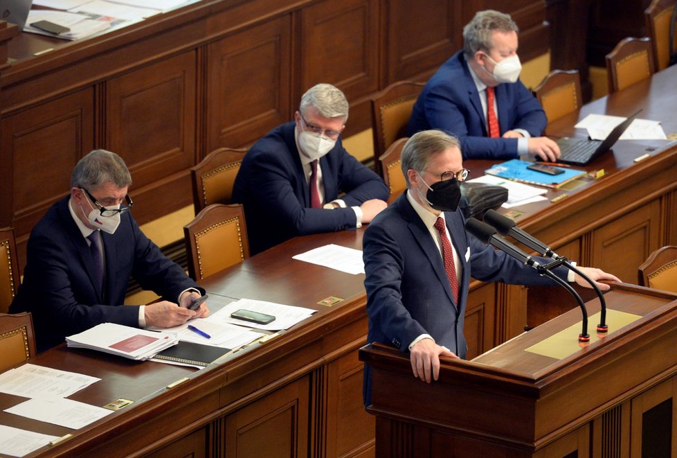 Petr Fiala ve Sněmovně kritizoval premiéra Babiš, za jeho výrok o útoku na zboží. (20. 4. 2021)