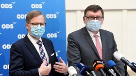 Předseda ODS Petr Fiala a místopředseda Zbyněk Stanjura na jednání Sněmovny (7.4.2020)