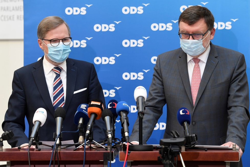 Předseda ODS Petr Fiala a místopředseda Zbyněk Stanjura na jednání Sněmovny (7. 4. 2020)