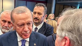 Premiér ČR Petr Fiala se před startem oficiálního programu summitu Evropského politického společenství setkal s tureckým prezidentem Recepem Tayyipem Erdoganem.