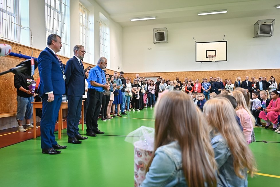 Premiér Petr Fiala (ODS) v Základní škole Májová v Ostrově na Karlovarsku (1.9.2022)