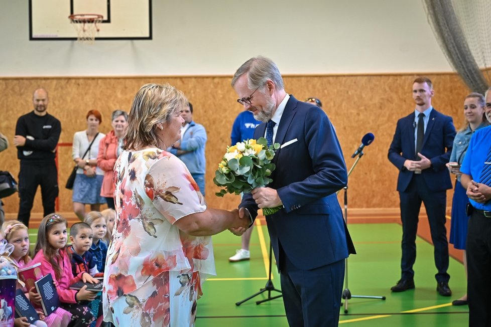 Premiér Petr Fiala (ODS) v Základní škole Májová v Ostrově na Karlovarsku (1.9.2022)