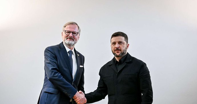 Premiér Petr Fiala se dnes v Bruselu na okraj summitu EU setkal s ukrajinským prezidentem Volodymyrem Zelenským.