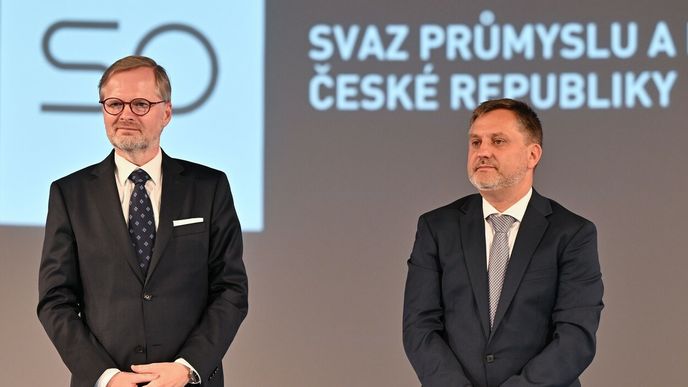 Premiér Petr Fiala (ODS) a prezident Svazu průmyslu a obchodu Jan Rafaj (zleva).
