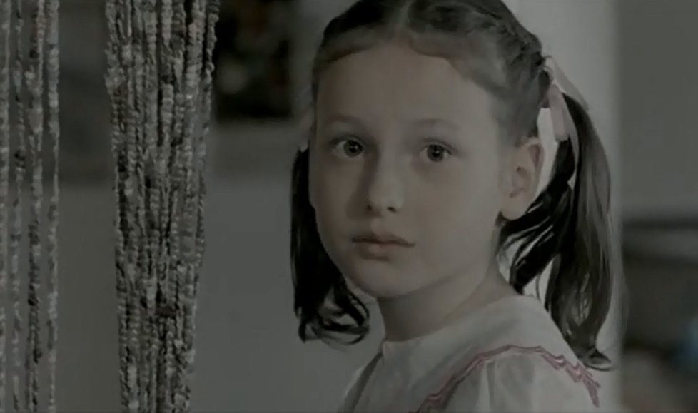 Malá Anička ve filmu Román pro ženy