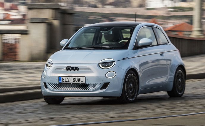 TEST Fiat 500e (87 kW) – Tohle elektro dává smysl