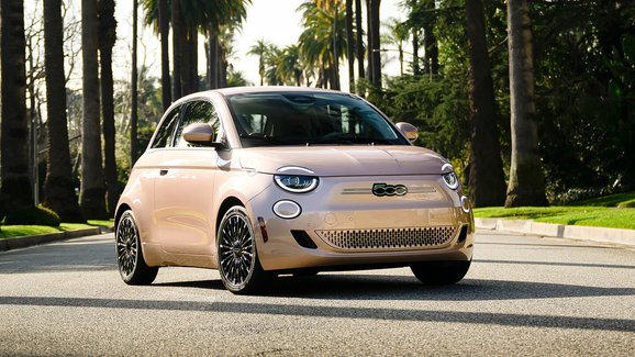 Fiat 500e přijíždí ve speciálních edicích. Inspirují se krásou a hudbou