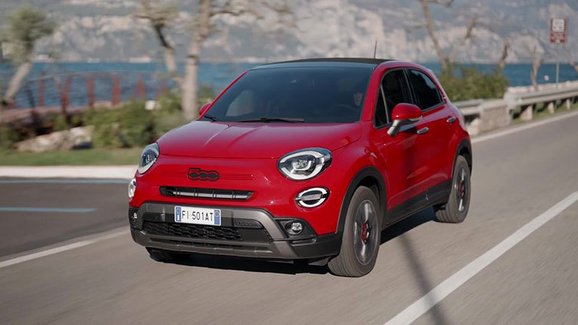 Omlazený Fiat 500X unikl na veřejnost. Láká na vyhlazené vrásky