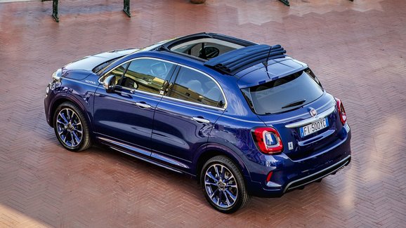 Fiat 500X nově nabízí plátěnou střechu. Láká na ní exkluzivní edicí