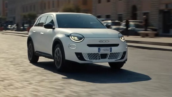 Nový Fiat 600 potichu představen v oficiálním videu. A hned jako elektromobil s lákavými parametry