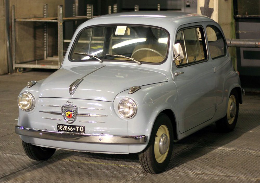 Abarth 750 Gran Turismo Derivazione z roku 1956 používal standardní karoserii modelu Fiat 600.